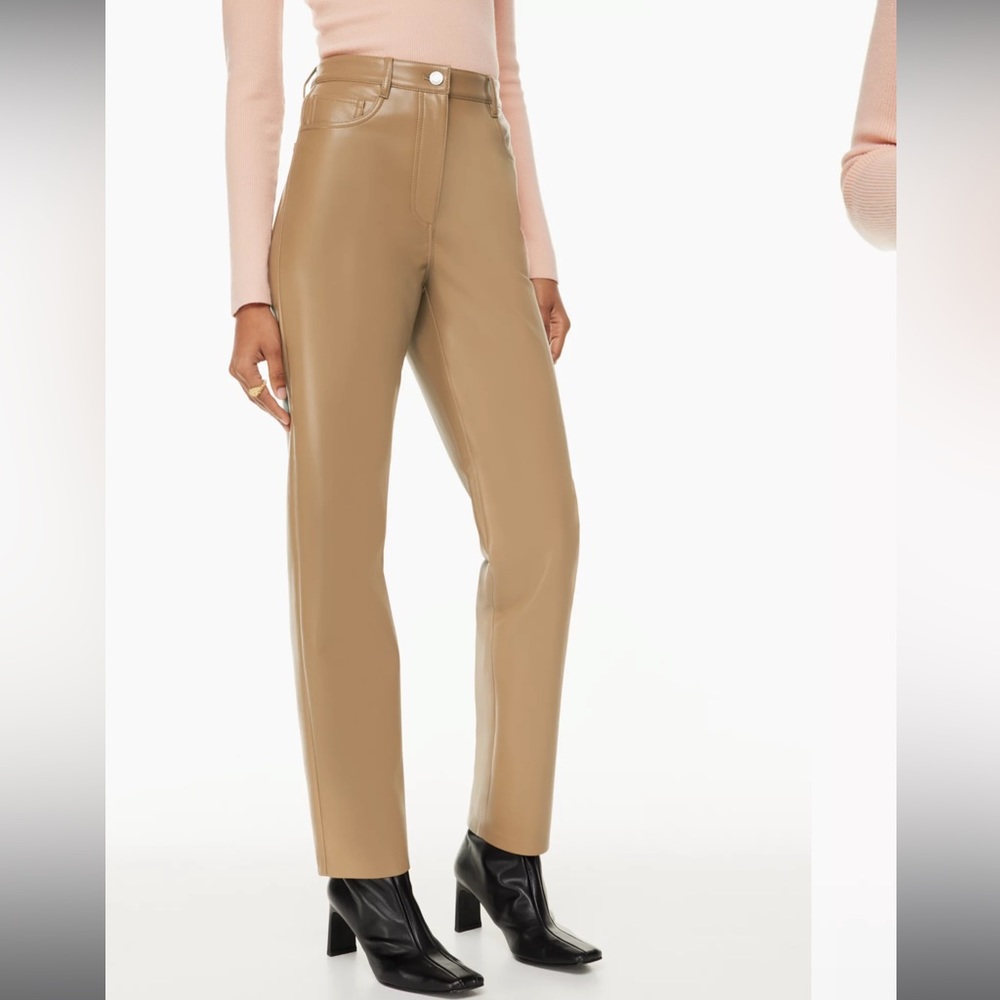 Wilfred Melina pants short